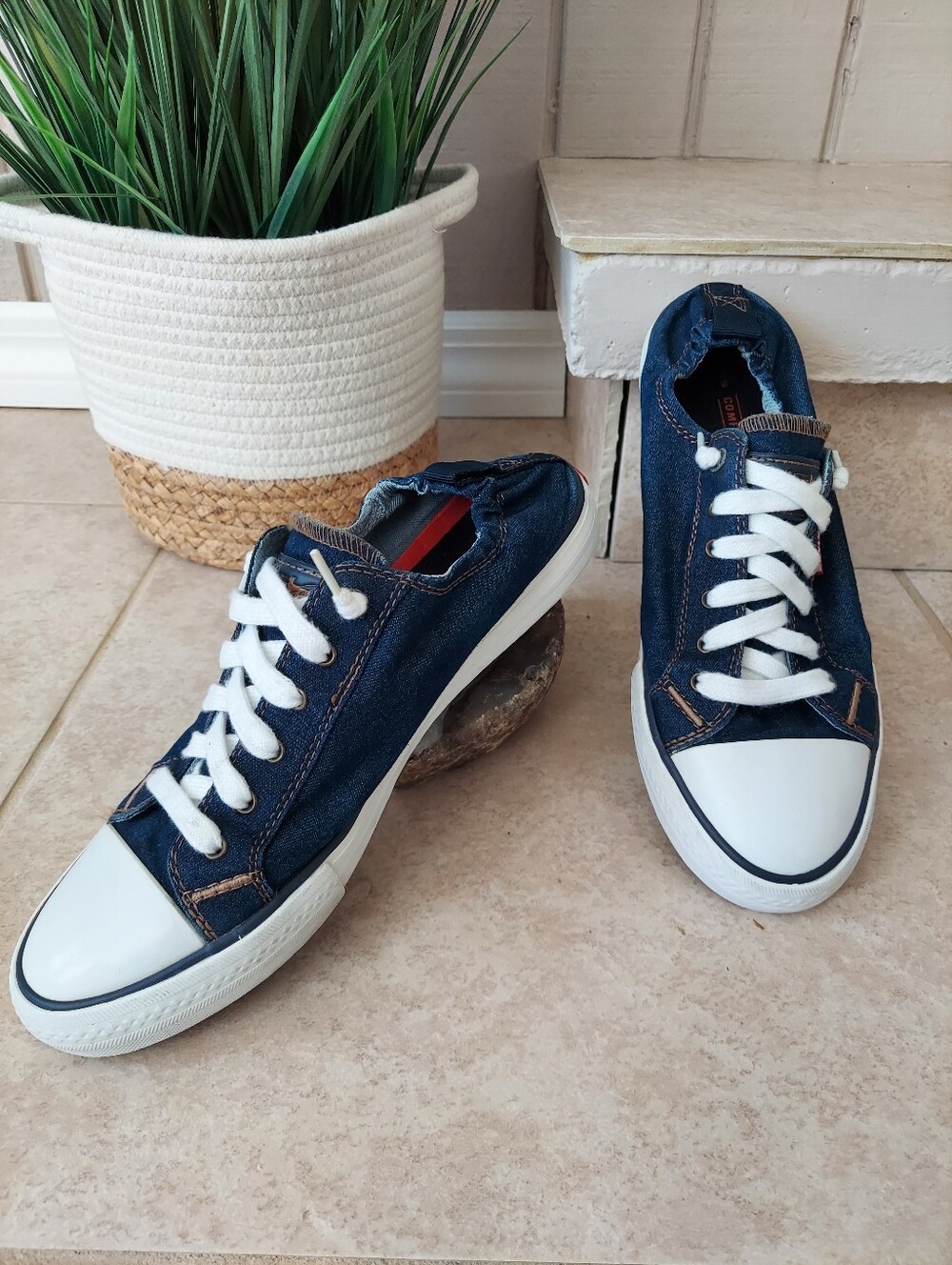Levi's Denim Blue Low-Top Comfort Tech Slip-on Sneakers Women's 10